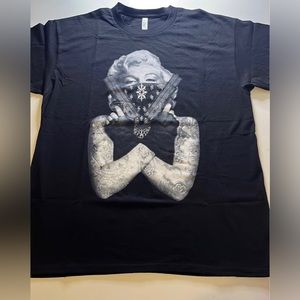 Marilyn Monroe bandana gun BLACK T-SHIRT